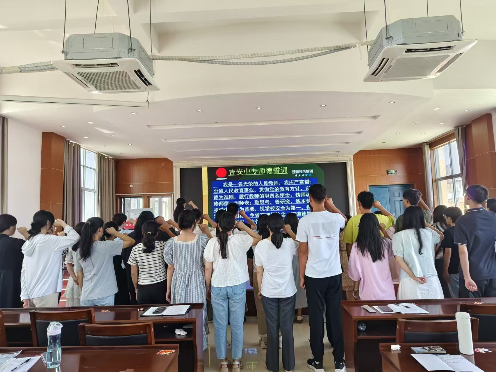 凝新聚力4.jpg 凝新聚力4.jpg
